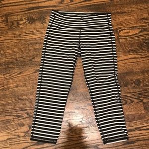 Athleta crops size small